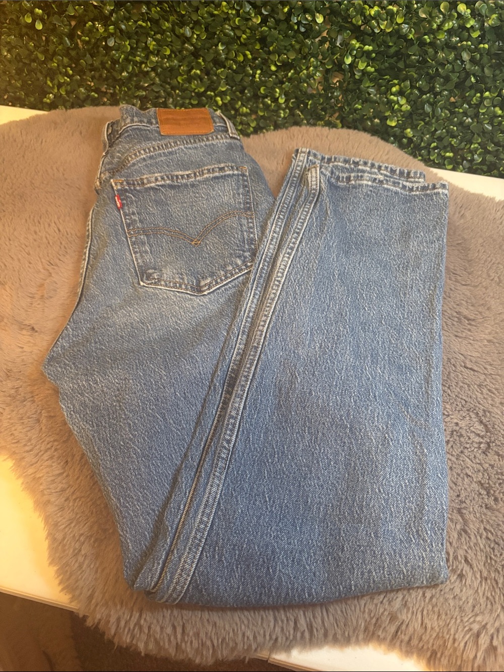 Levi Premium 70s High Slim Straight-Leg Jeans Size 28